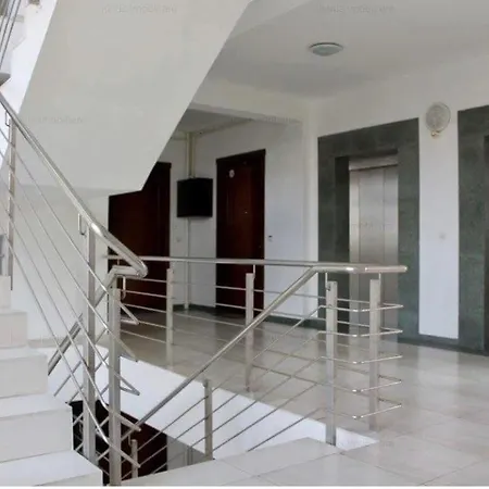 Central Apartment, River View *
